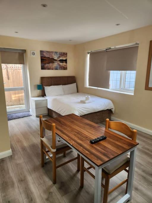 Beautiful Private En-Suite Room With Its Own Entry Бекслихет Экстерьер фото